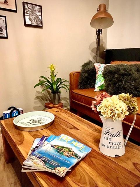Goose House Luxury Holiday Home 苏特里 外观 照片